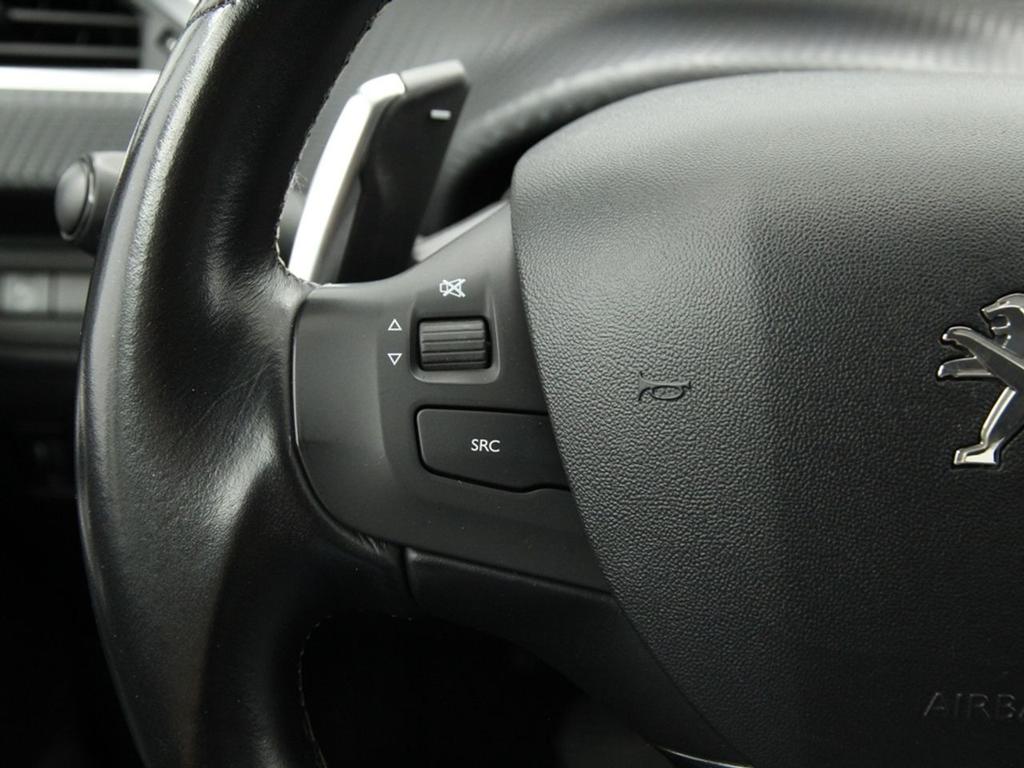 Peugeot 2008 Allure 1.6 BlueHDi 73KW (100CV) 20