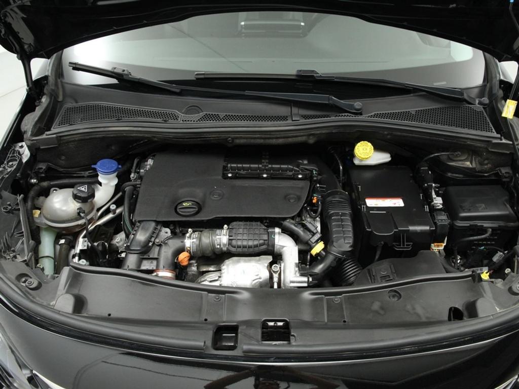 Peugeot 2008 Allure 1.6 BlueHDi 73KW (100CV) 32