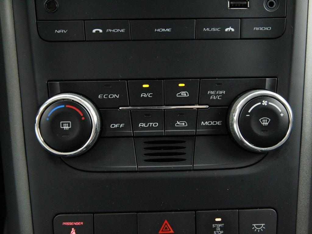Mahindra XUV 500 FWD (4X2) W8 - 7 plazas 22