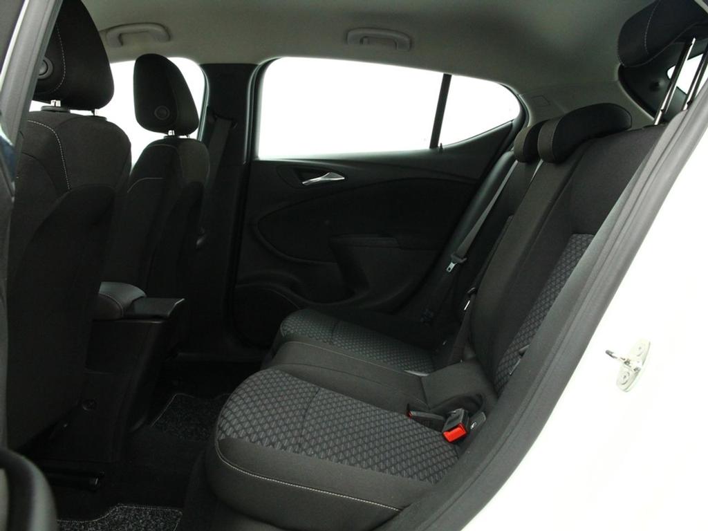 Opel Astra 1.6 CDTi 81kW (110CV) Selective 9