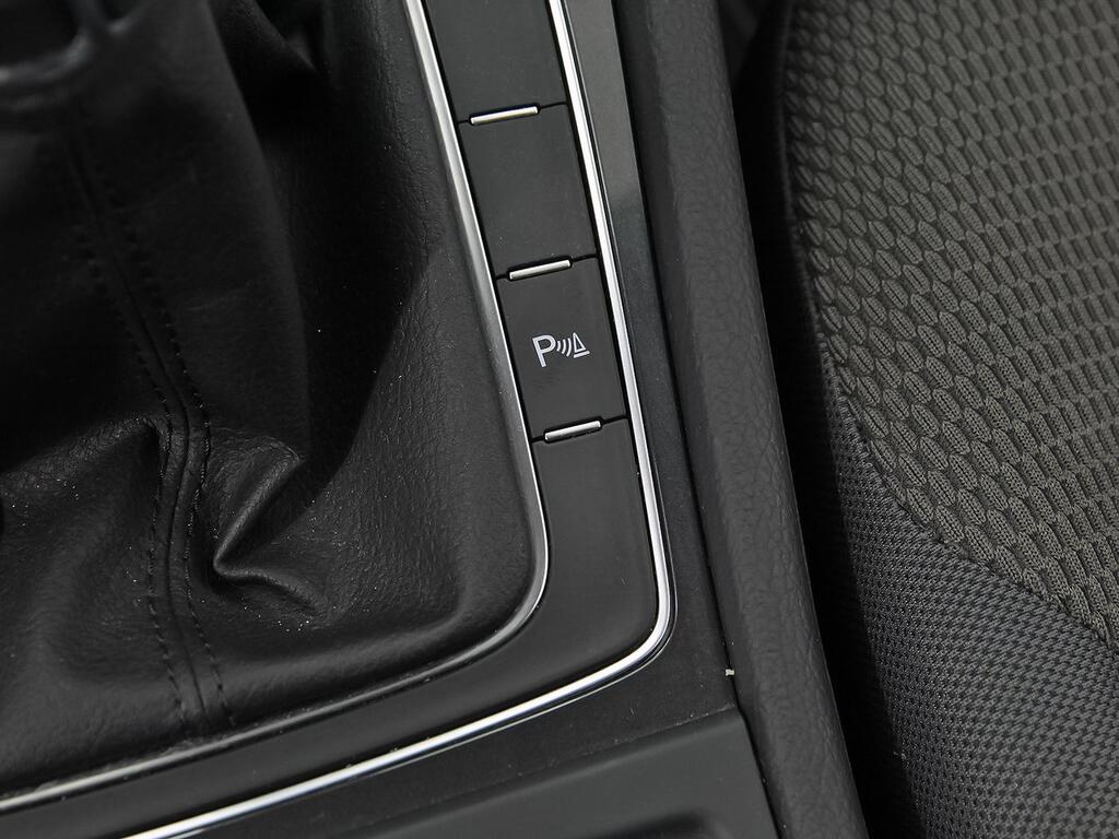 Volkswagen Golf Advance 1.6 TDI 85kW (115CV) 29