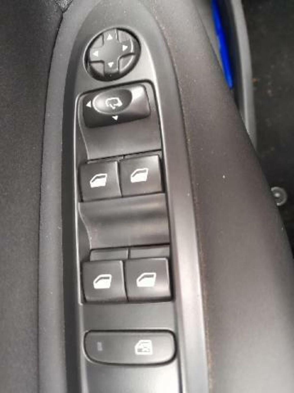 Citroën C4 PureTech 81KW (110CV) Live Edition 25