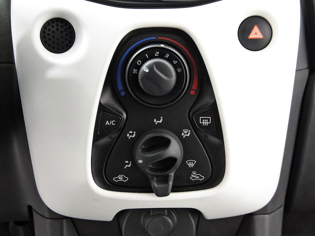 Citroën C1 Airscape VTi 53kW (72CV) S&S Shine 26