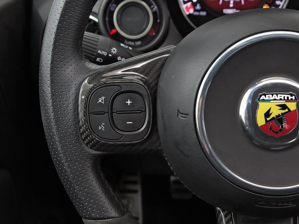 Abarth 500 695C 1.4 16v T-Jet 132kW (180 CV) 16