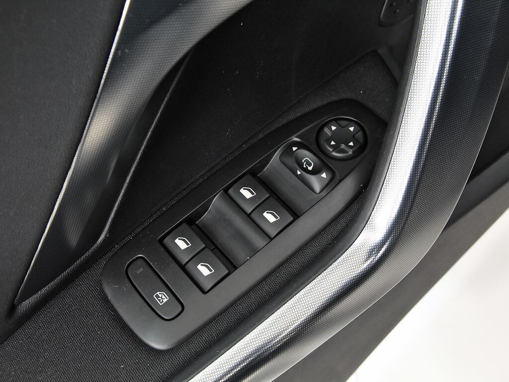 Peugeot 2008 Allure 1.2 PureTech 96KW (130CV) 10