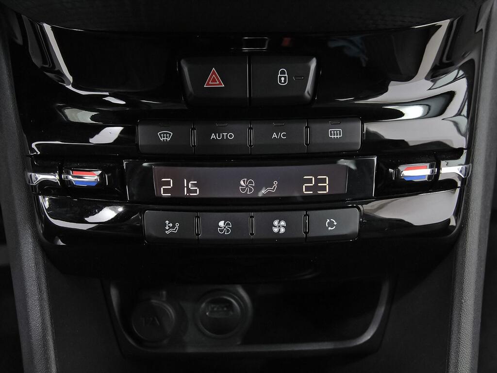 Peugeot 2008 Allure 1.2 PureTech 96KW (130CV) 23
