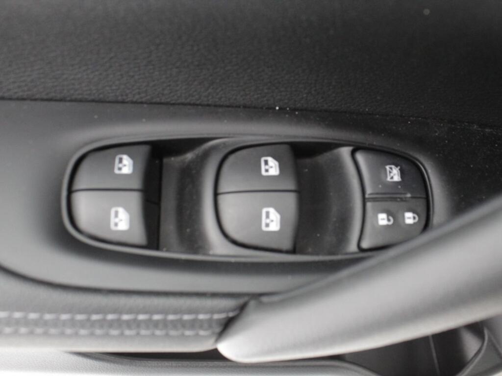 Nissan Qashqai DIG-T 103 kW (140 CV) E6D ACENTA 10