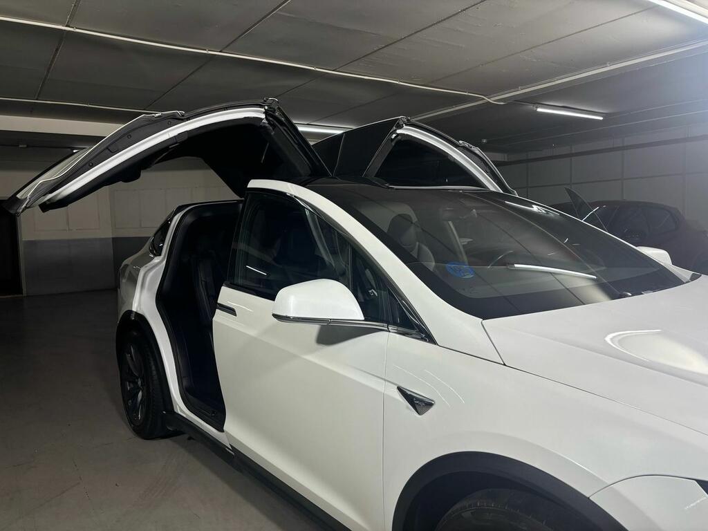 Tesla Model X 75D 4WD 8