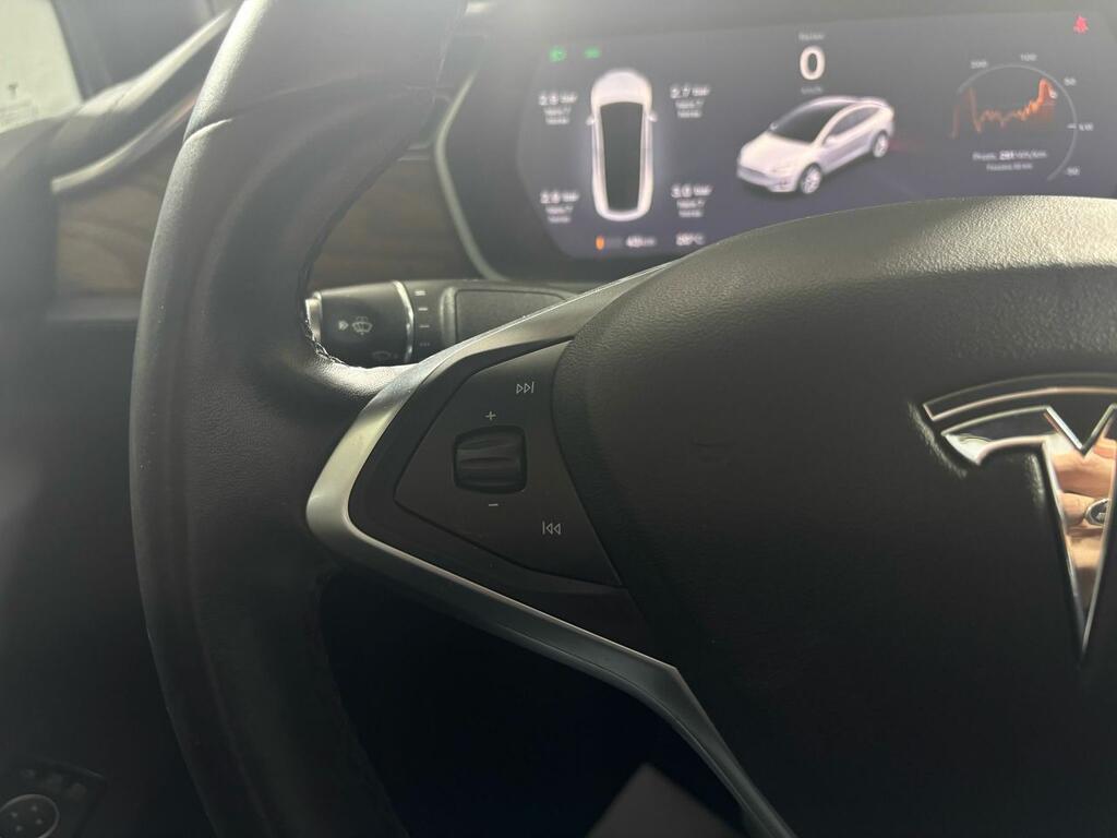Tesla Model X 75D 4WD 28
