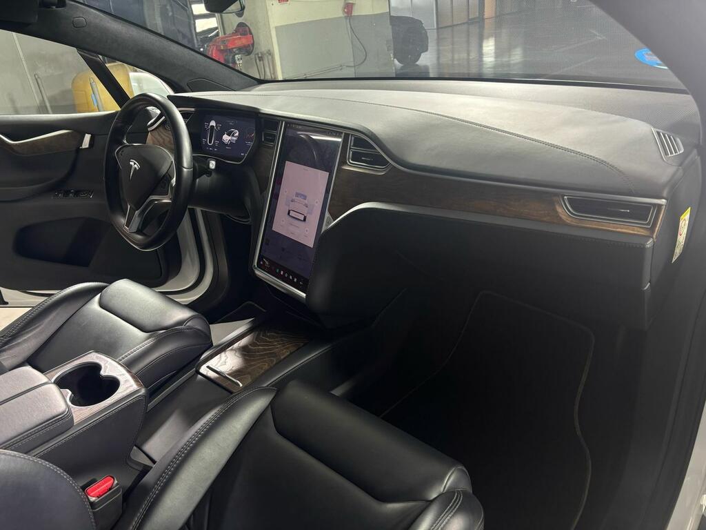 Tesla Model X 75D 4WD 15