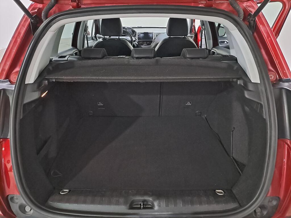 Peugeot 2008 Allure BlueHDi 100 S&S 9