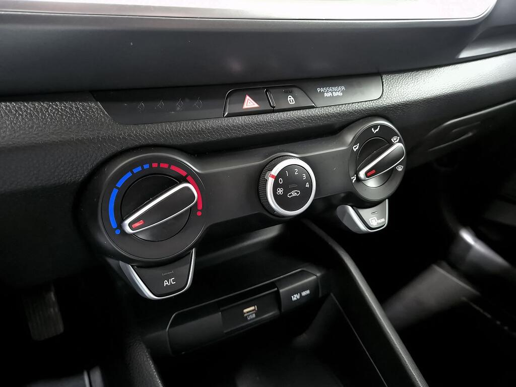 Kia Stonic 1.2 DPi 62kW (84CV) Concept 23