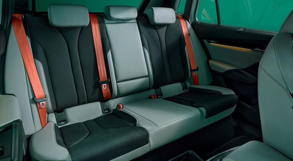 Skoda Elroq 210 kW (CV) 82 kWh (77 kwh neta) First E 5