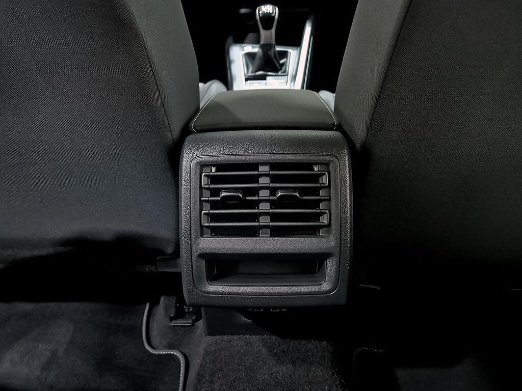 Volkswagen Golf 2.0 TDI 85kW (115CV) 27