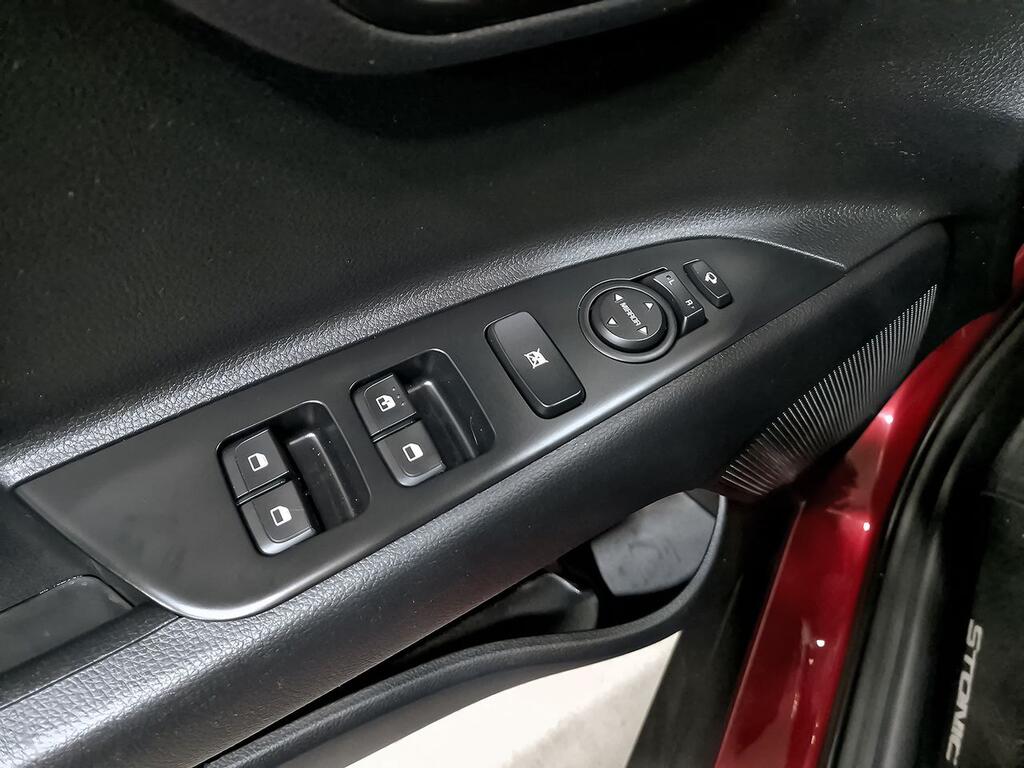 Kia Stonic 1.0 T-GDi 74kW (100CV) MHEV iMT Drive 11