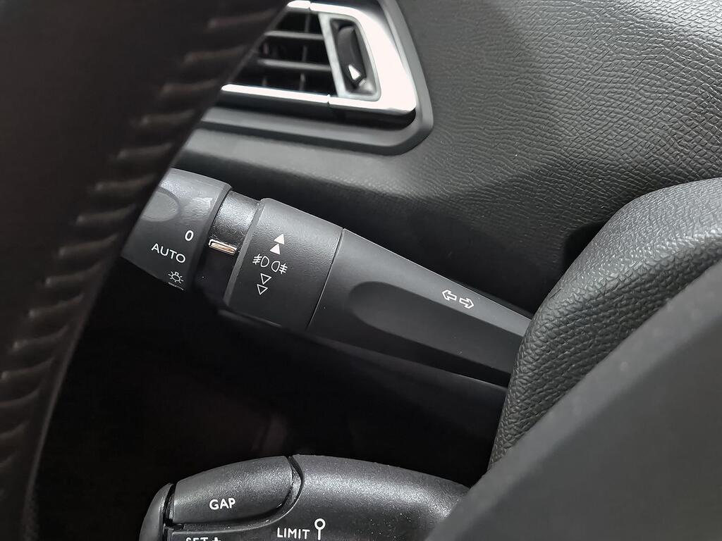 Peugeot 308 5P Allure Pack BlueHDi 130 S&S MAN 11