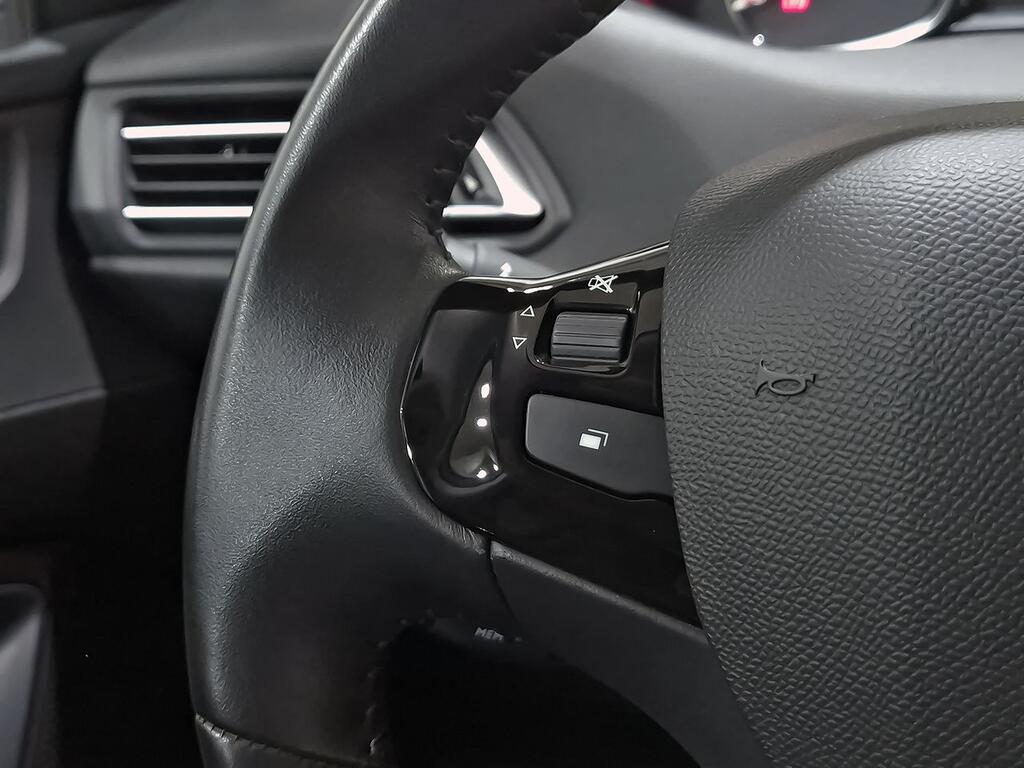 Peugeot 308 5P Allure Pack BlueHDi 130 S&S MAN 15