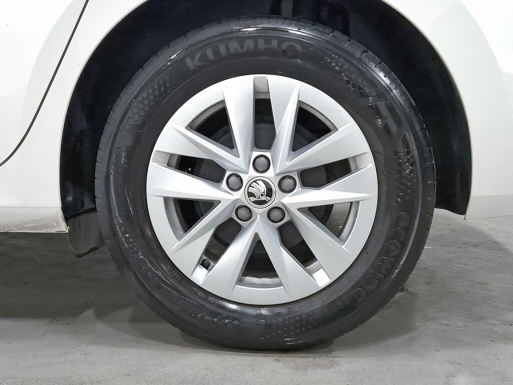 Skoda Fabia 1.0 TSI 70KW (95CV) Essence 8