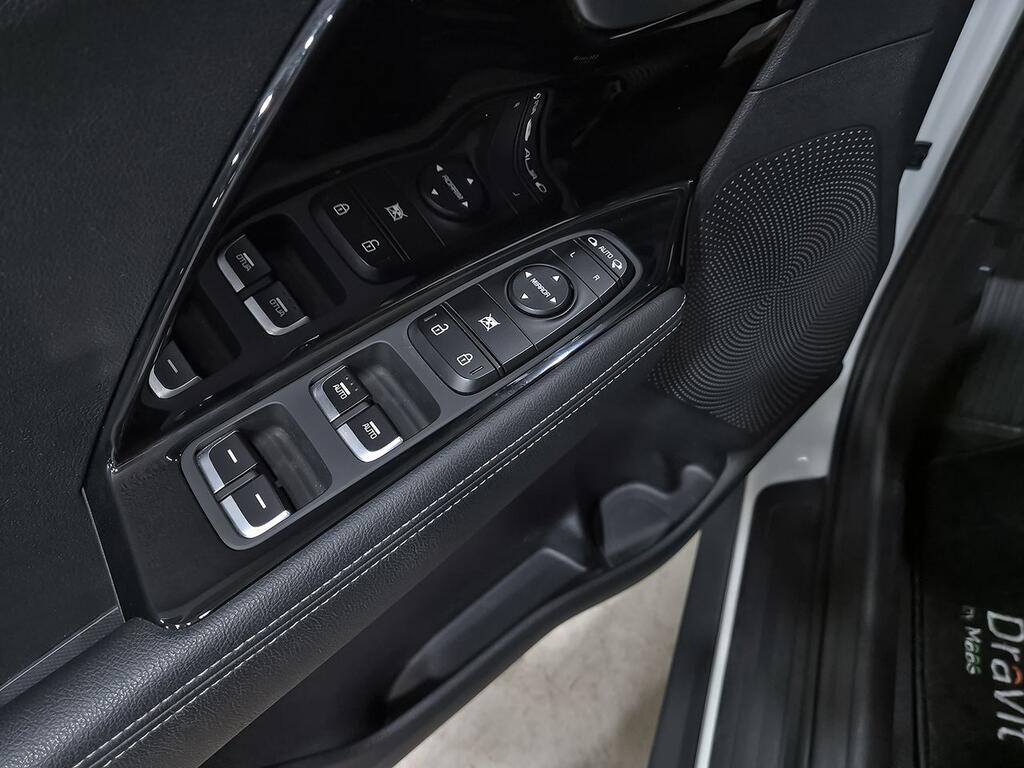Kia Niro 1.6 GDi HEV 104kW (141CV) Drive 11