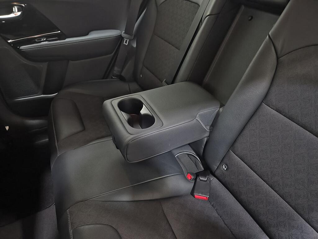 Kia Niro 1.6 GDi HEV 104kW (141CV) Drive 32