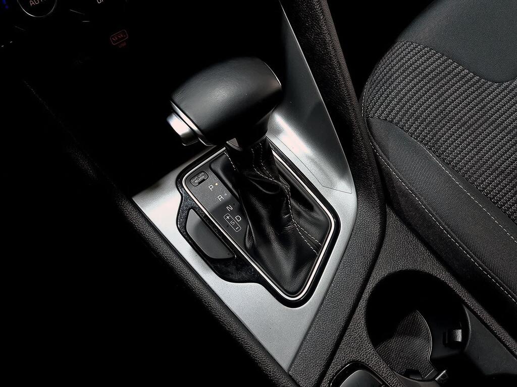 Kia Niro 1.6 GDi HEV 104kW (141CV) Concept 23