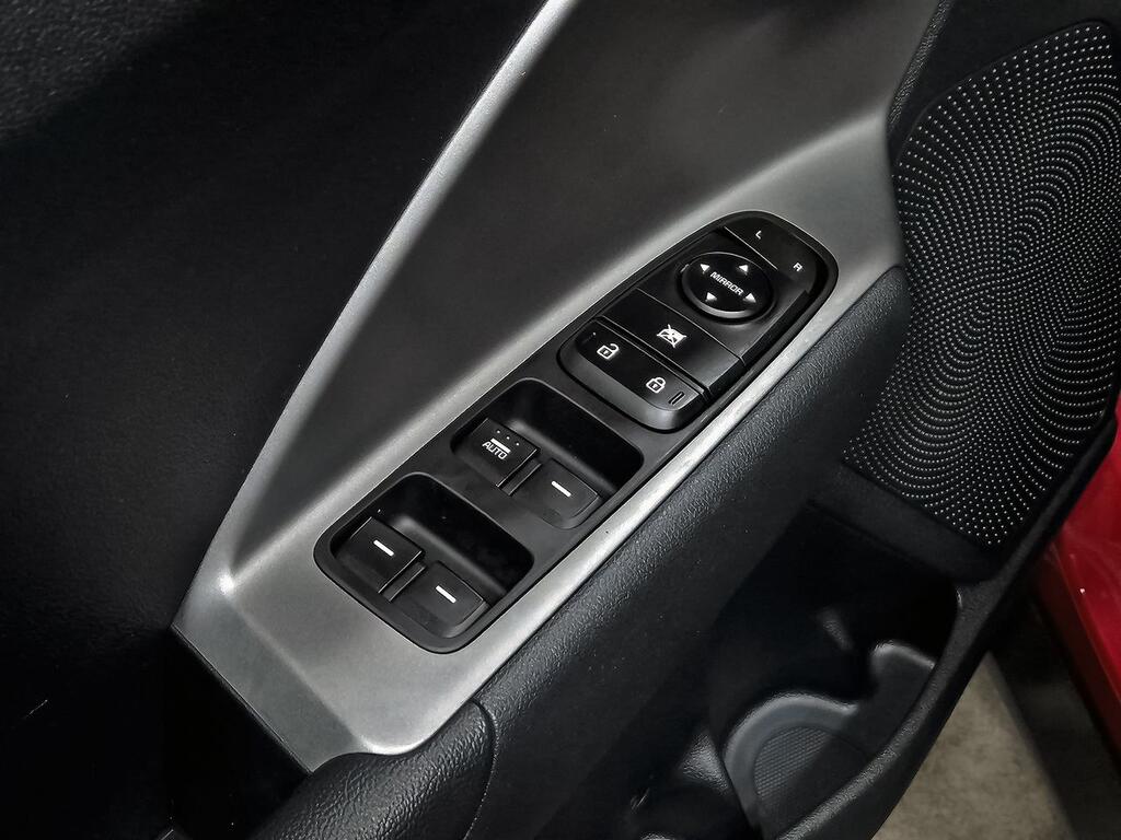 Kia Niro 1.6 GDi HEV 104kW (141CV) Concept 11