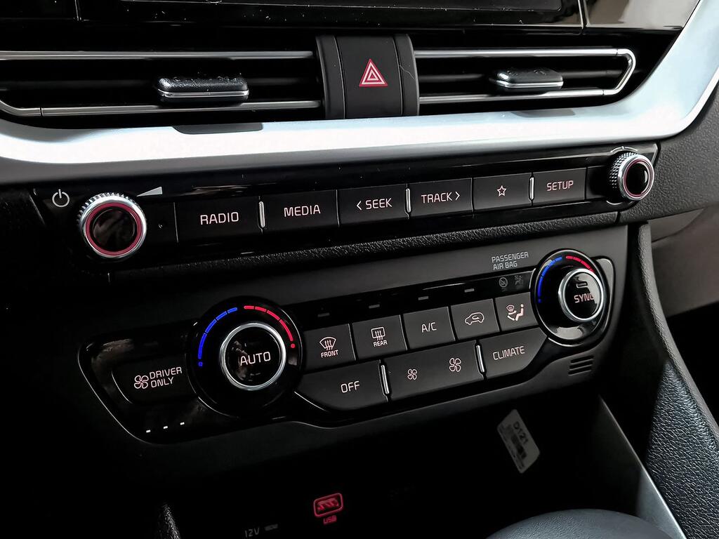 Kia Niro 1.6 GDi HEV 104kW (141CV) Concept 22