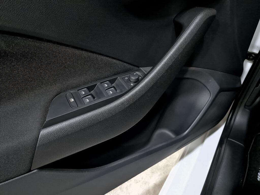 Skoda Kamiq 1.0 TSI 81kW (110CV) DSG Ambition 9
