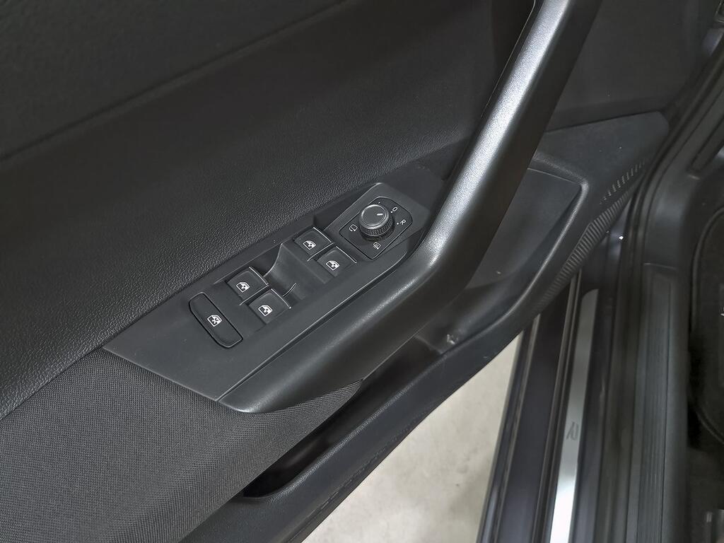 Volkswagen Taigo R-Line 1.0 TSI 81kW (110CV) 11