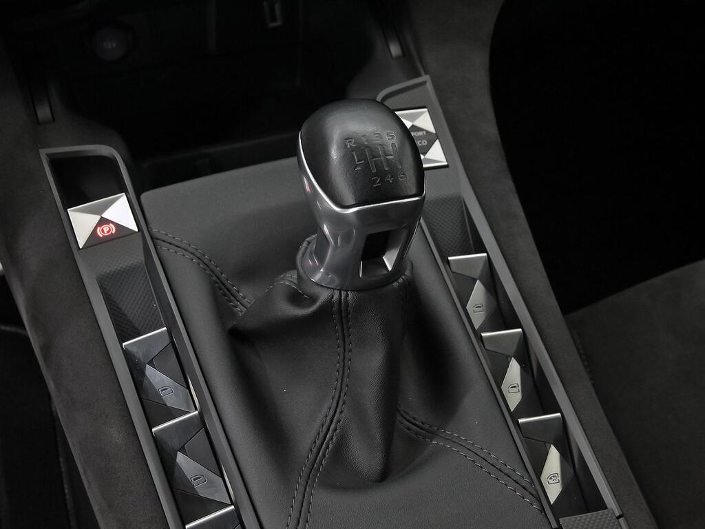 DS DS 7 BlueHDi DE 96kW (130CV) PERFORMANCE LINE 31