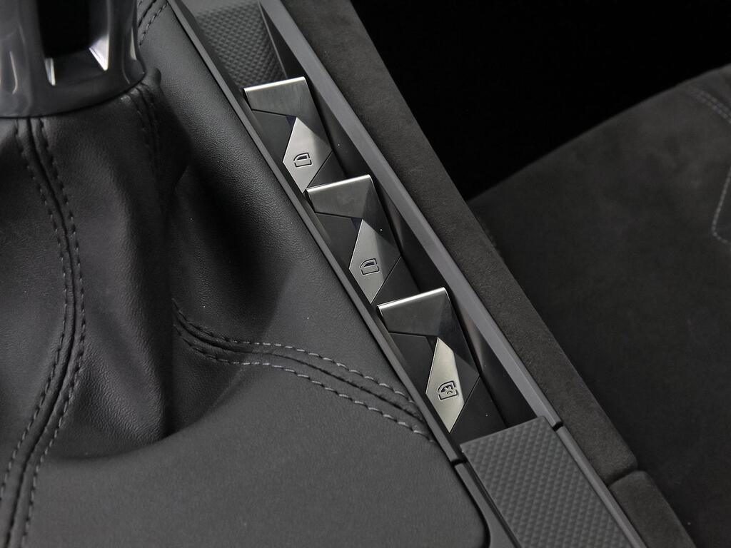DS DS 7 BlueHDi DE 96kW (130CV) PERFORMANCE LINE 29