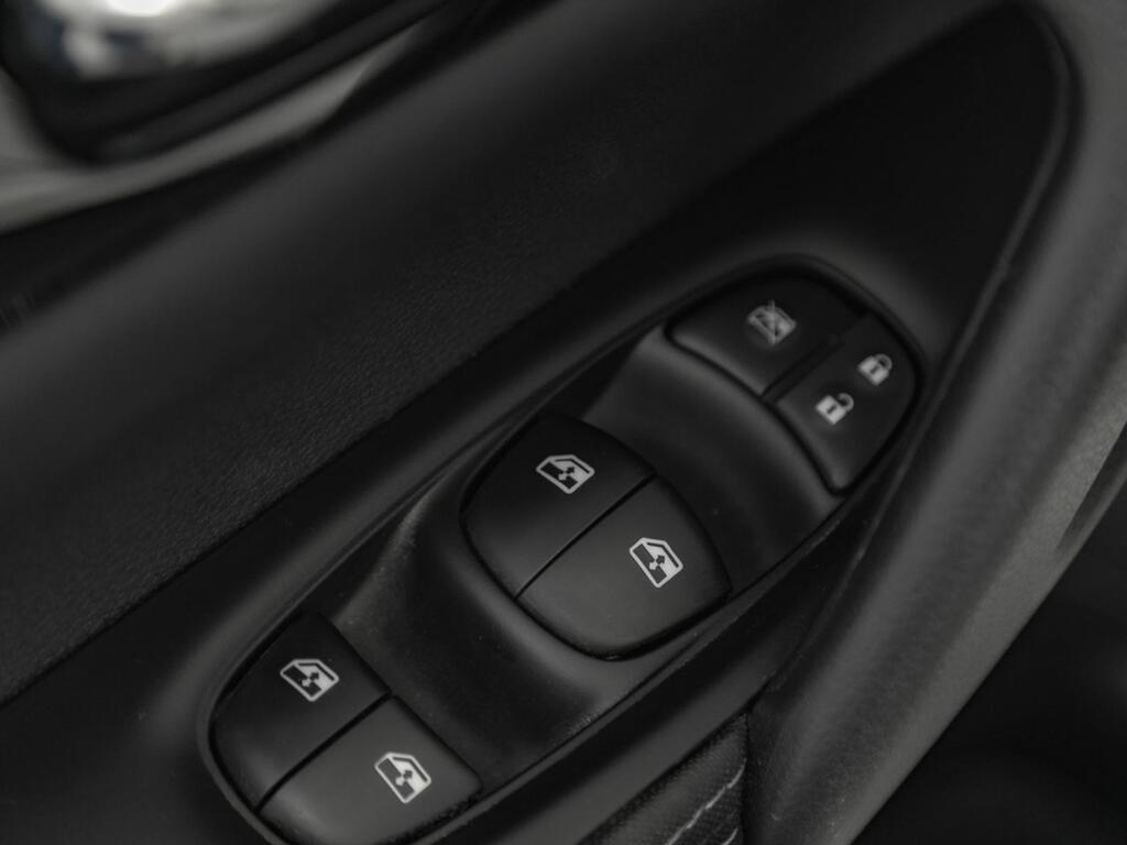Nissan Qashqai DIG-T 103 kW (140 CV) E6D N-CONNECTA 25