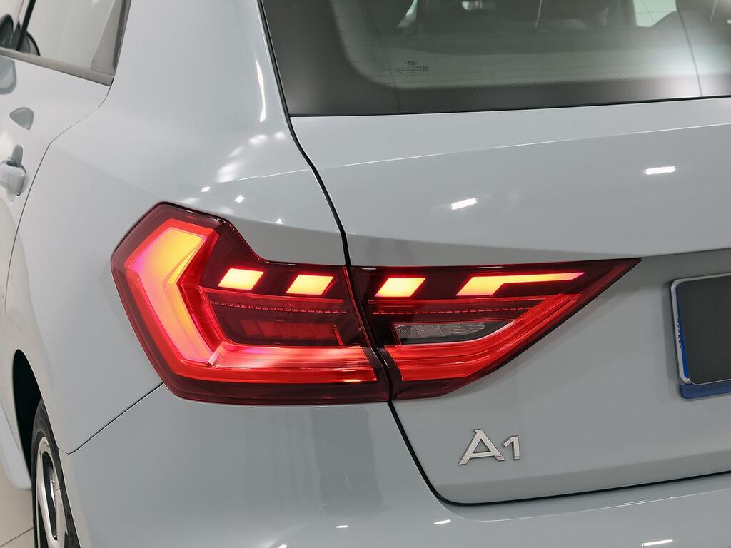 Audi A1 Sportback Adrenalin 30 TFSI 81kW S tron 32
