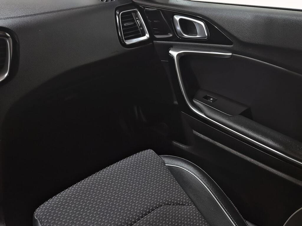Kia XCeed 1.0 T-GDi Tech 88kW (120CV) 31
