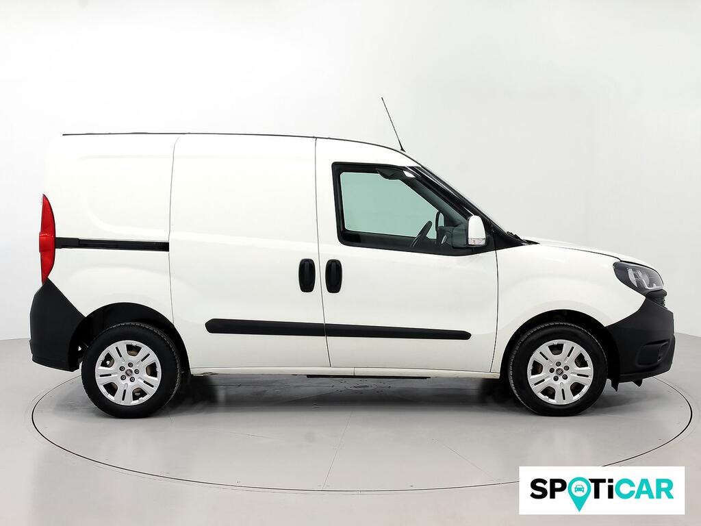 Fiat Doblò 1.3 MULTIJET 95 SX 4P 29