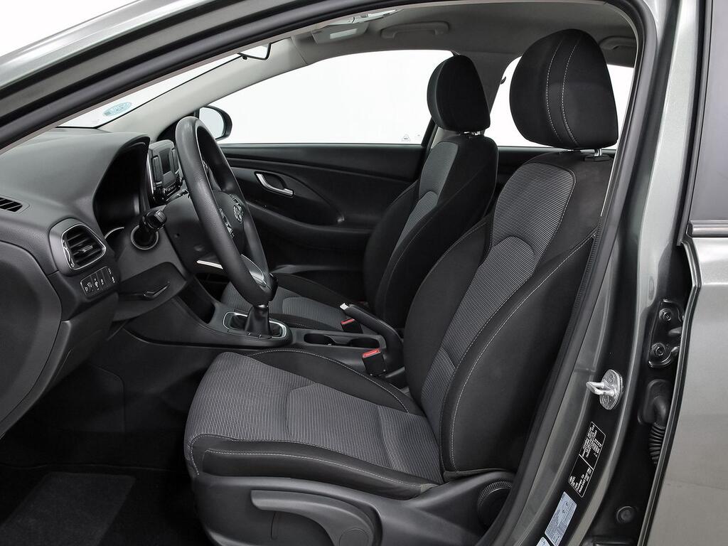 Hyundai i30 1.5 DPI Essence 8