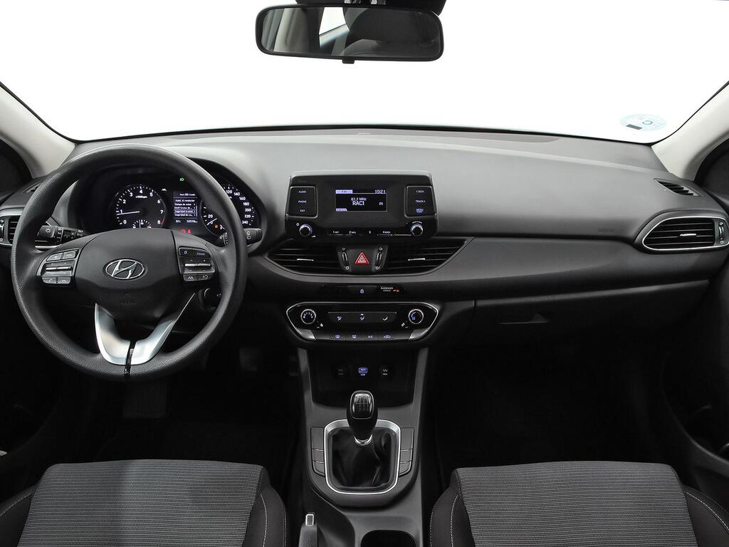 Hyundai i30 1.5 DPI Essence 7