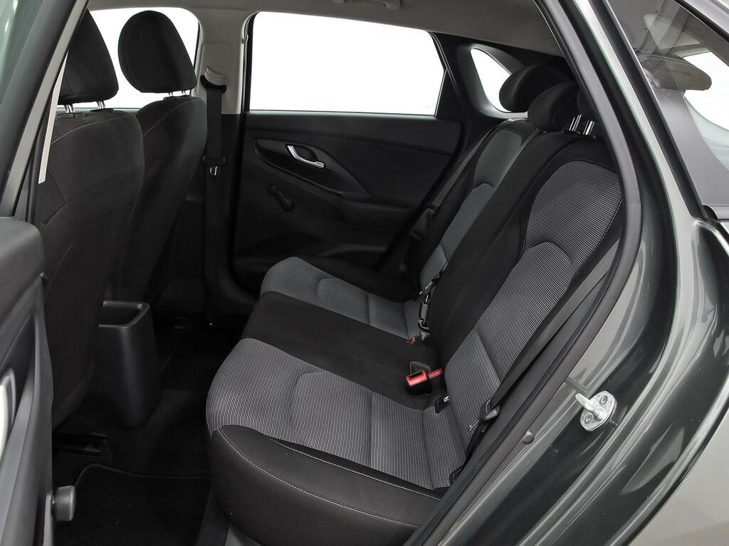 Hyundai i30 1.5 DPI Essence 9