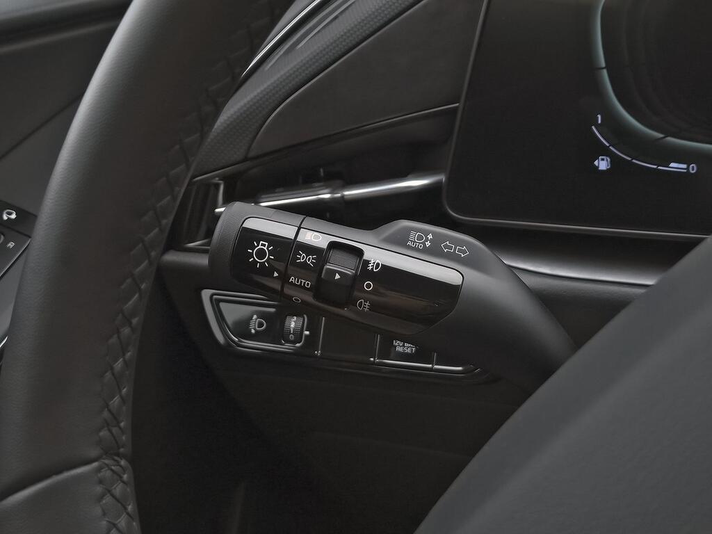Kia Niro 1.6 GDi HEV 104kW (141CV) Drive 14