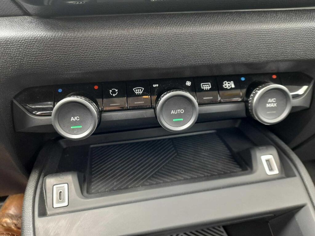 Citroën C4 PureTech 130 S&S EAT8 Plus 17
