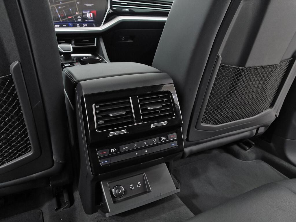 Volkswagen Touareg eHybrid Eleg 3.0 V6 TSI 280kW Tip 4M 34