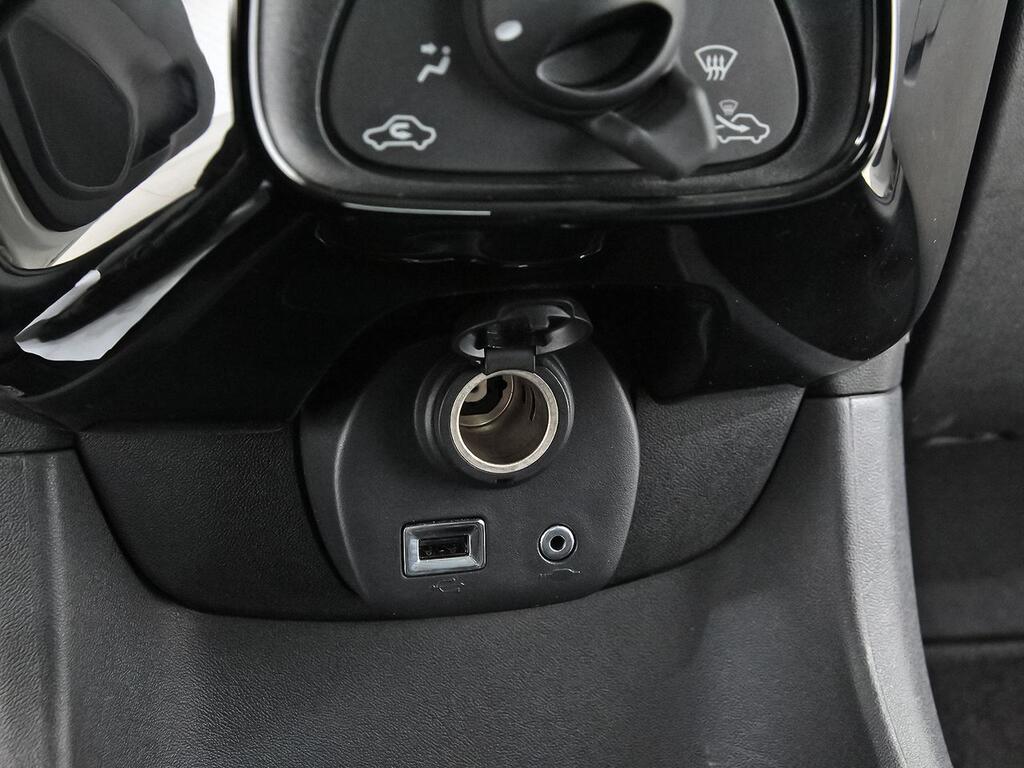 Peugeot 108 Active VTi 52kW (72CV) 28