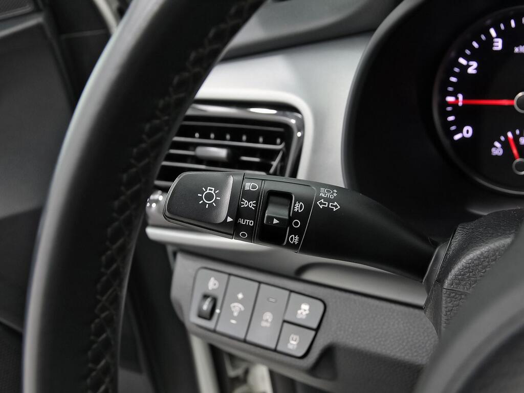 Kia Stonic 1.0 T-GDi 88kW (120CV) MHEV iMT Drive 15