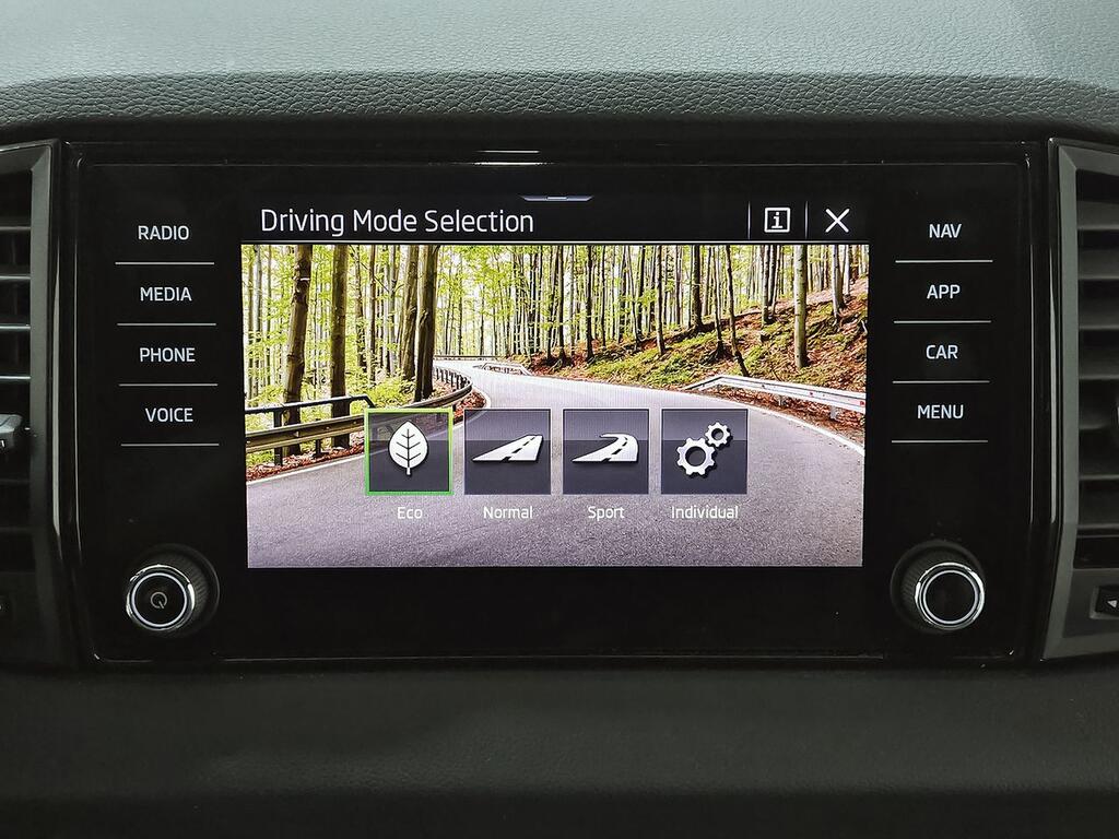 Skoda Karoq 1.5 TSI 110kW (150CV) DSG ACT Sportline 27