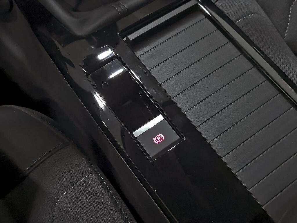 Citroën C4 PureTech 130 S&S 6v Plus 27