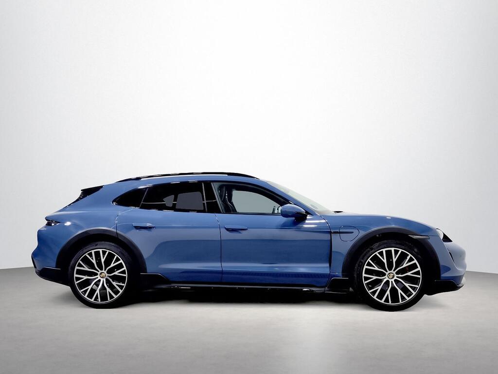 Porsche Taycan 4S Cross Turismo 3
