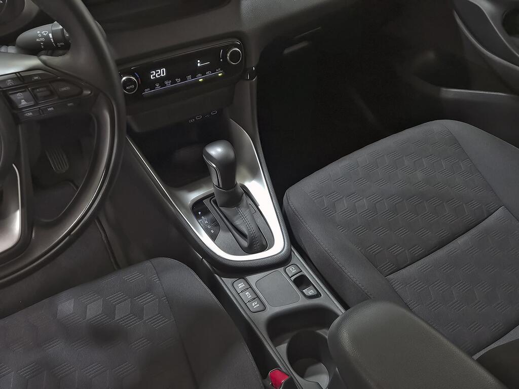 Toyota Yaris 1.5 120H Active Plus 27