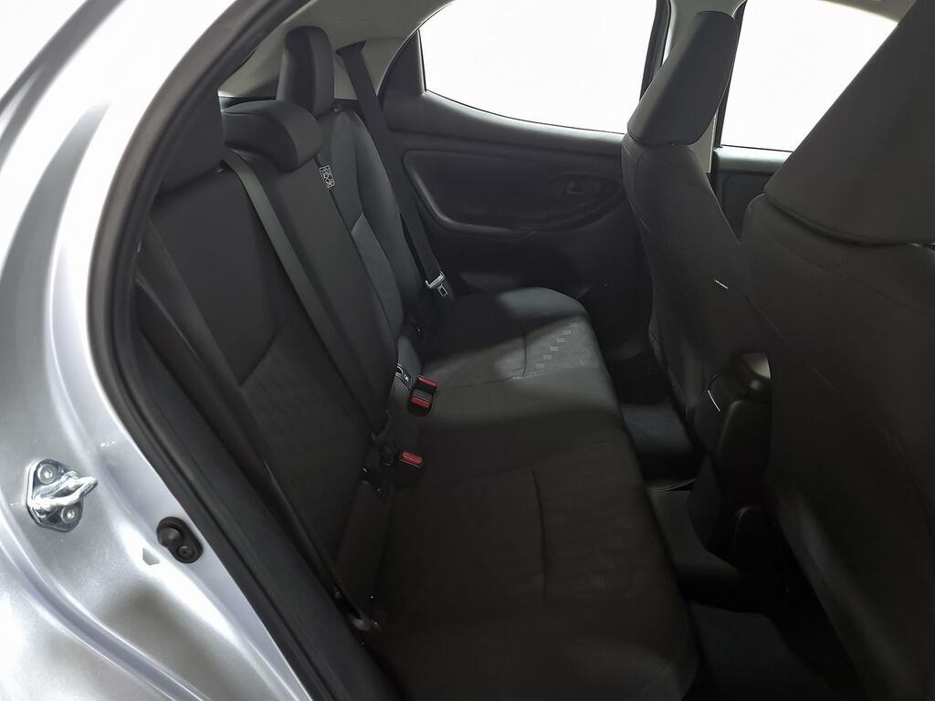 Toyota Yaris 1.5 120H Active Plus 8