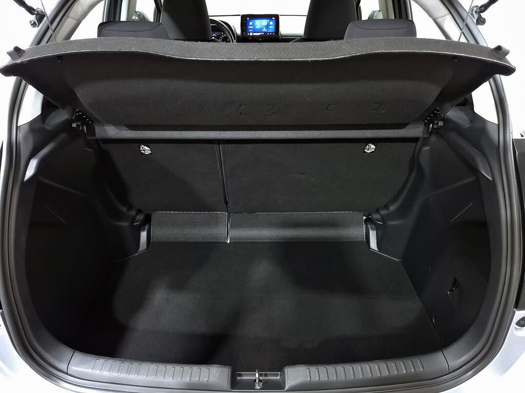 Toyota Yaris 1.5 120H Active Plus 9
