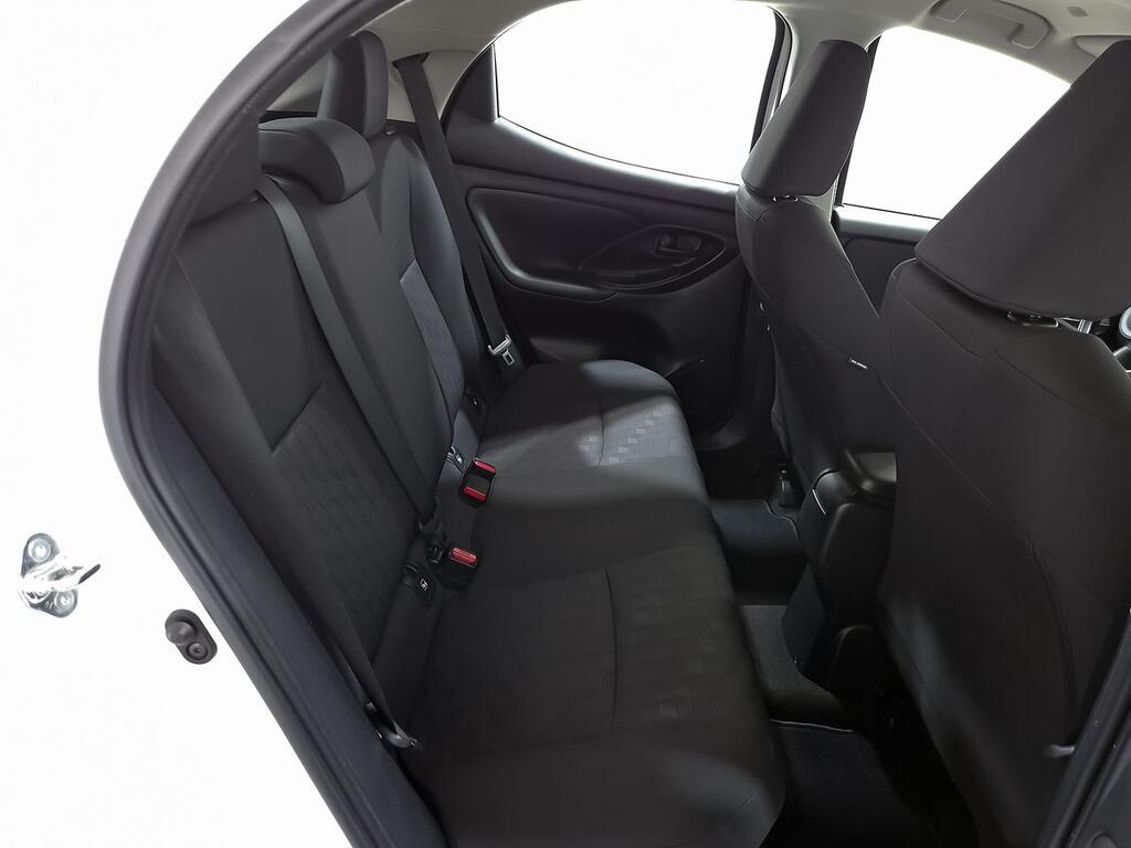 Toyota Yaris 1.5 120H Active Plus 8